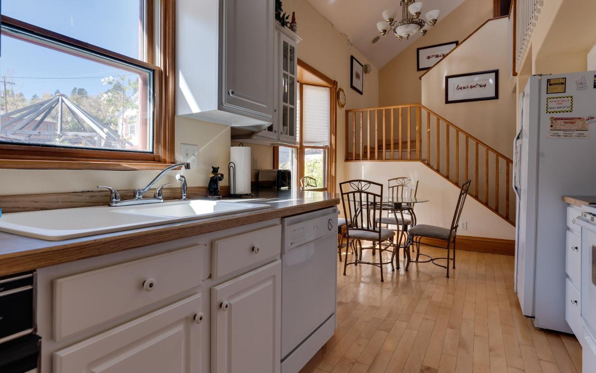 First Deadwood Cottages Стая снимка
