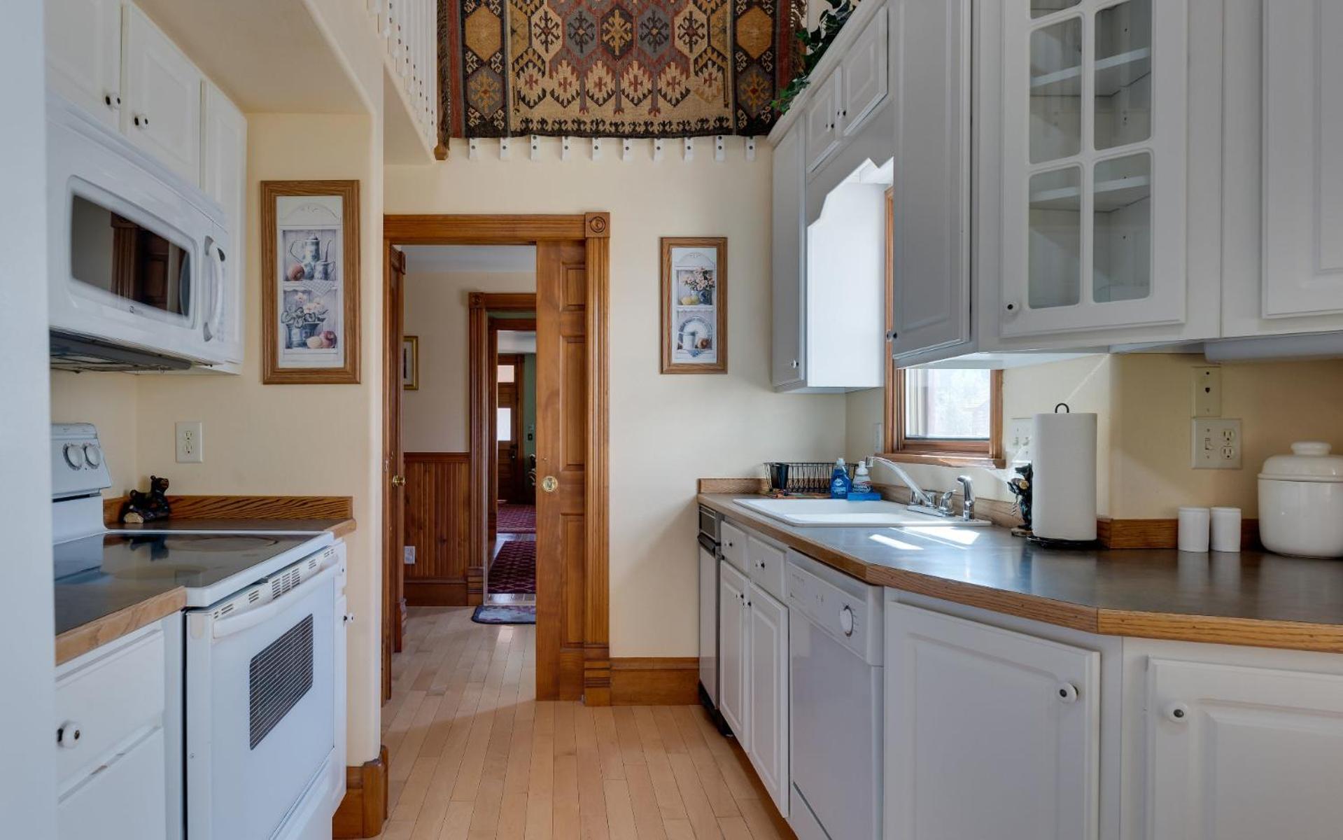 First Deadwood Cottages Стая снимка