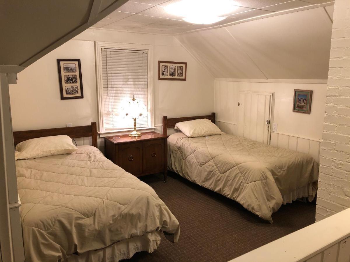 First Deadwood Cottages Екстериор снимка